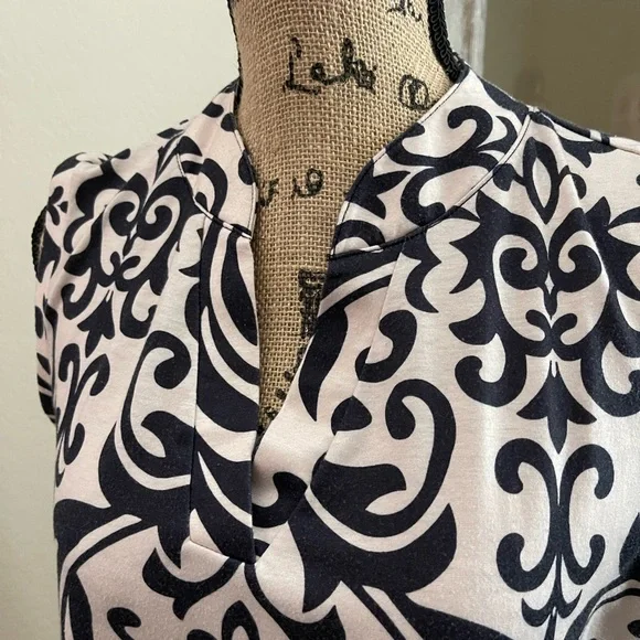 Cream & Black V Neck Top - Picture 2 of 4